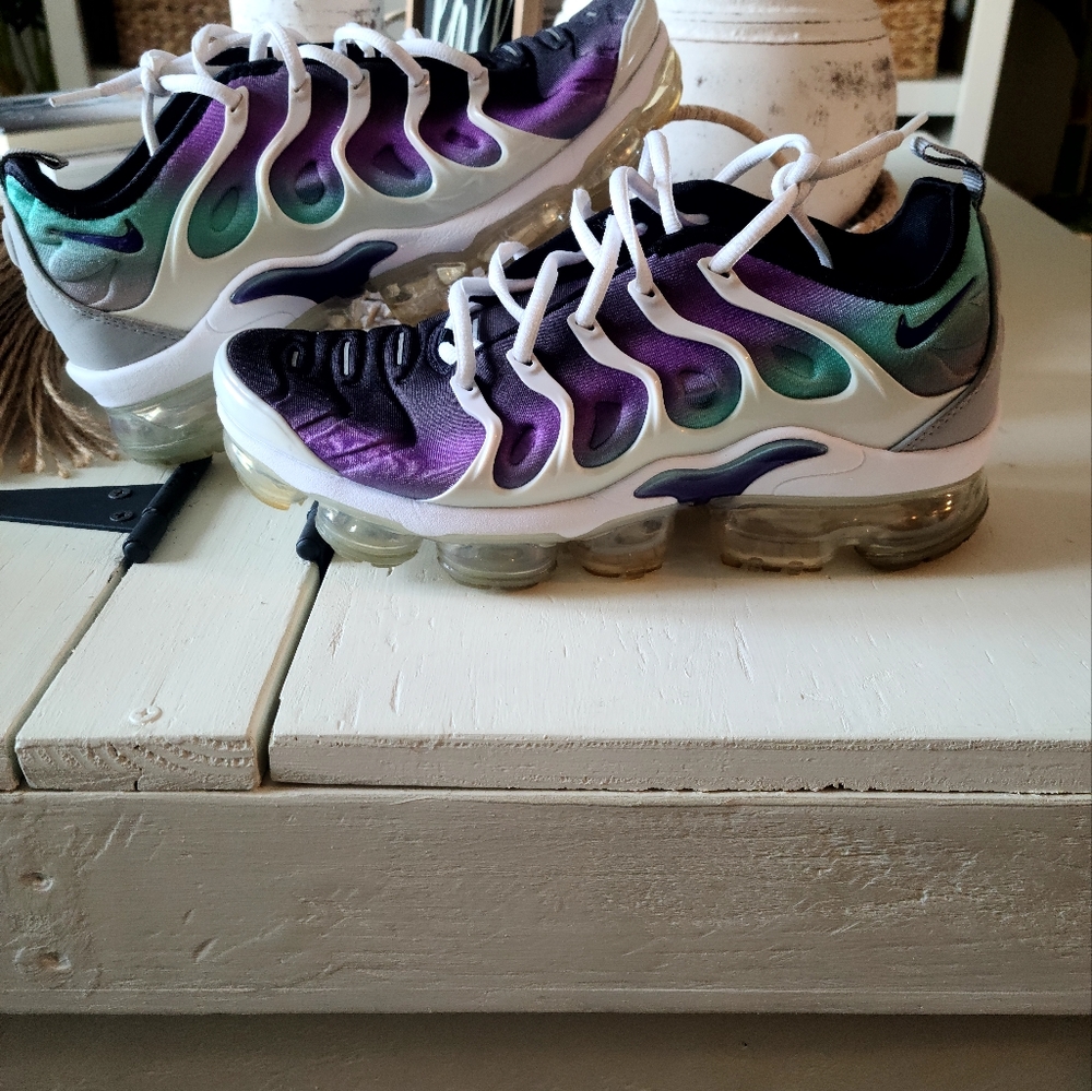 Nike Air VaporMax Plus Grape Size Men 8 ( Women 9.5 )